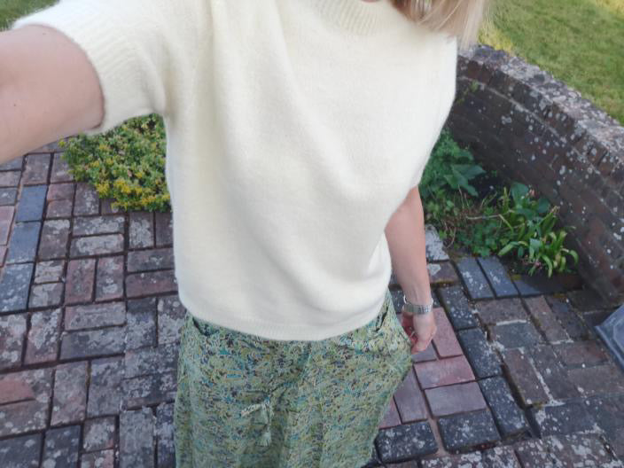 Vicky yellow jumper