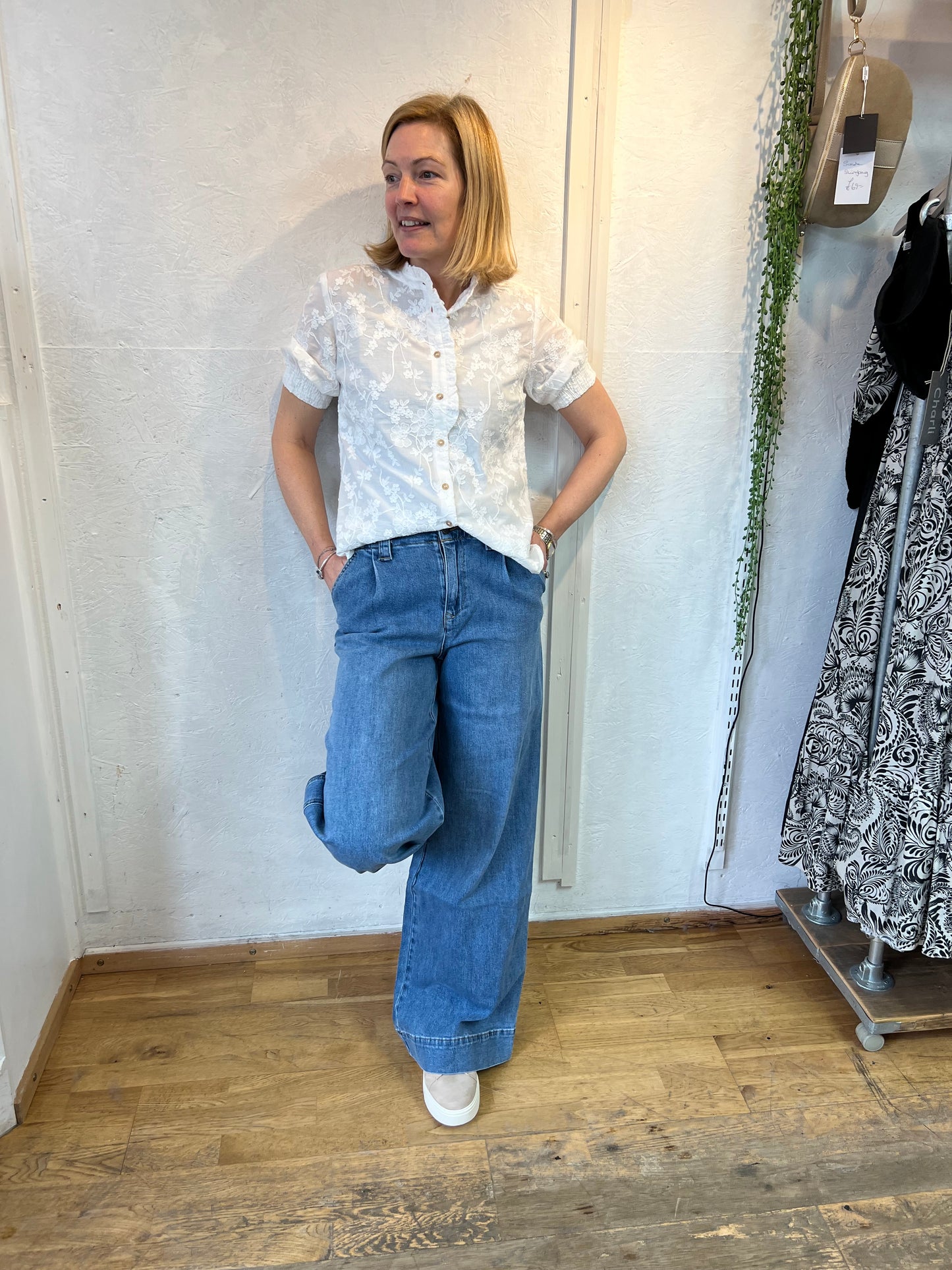 Lara extra wide flared jeans