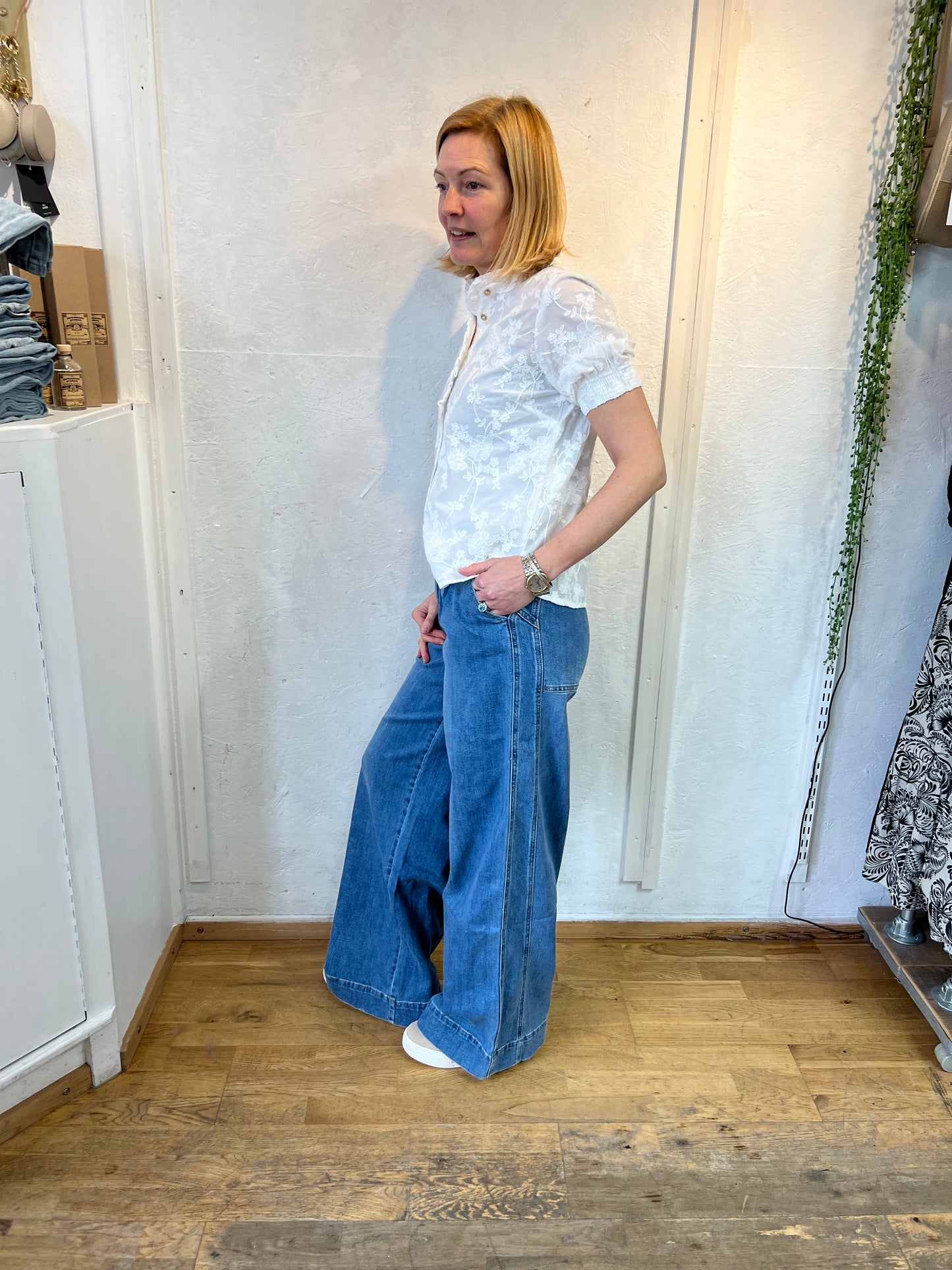 Lara extra wide flared jeans
