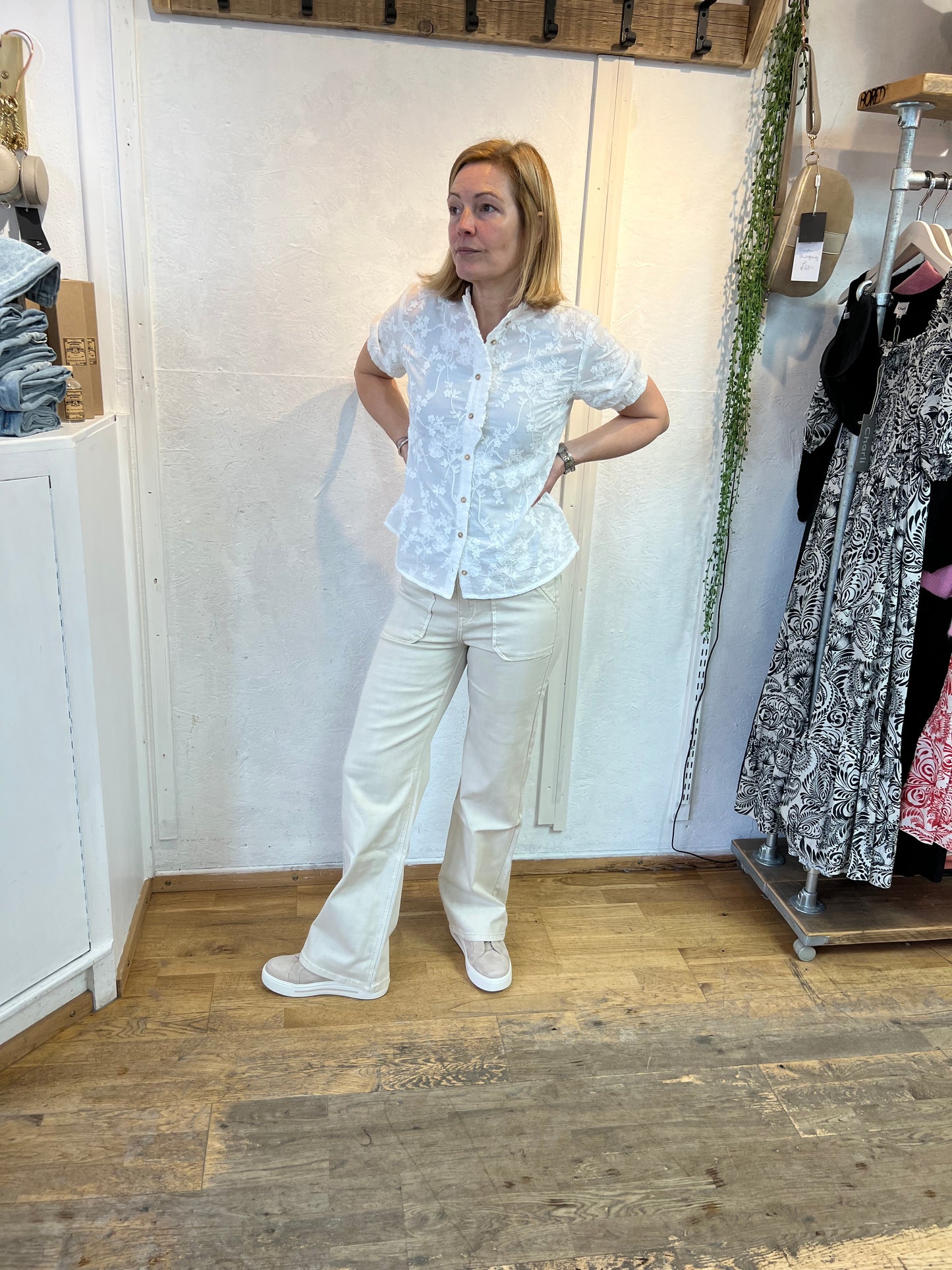 Toxik 3 beige flared jeans
