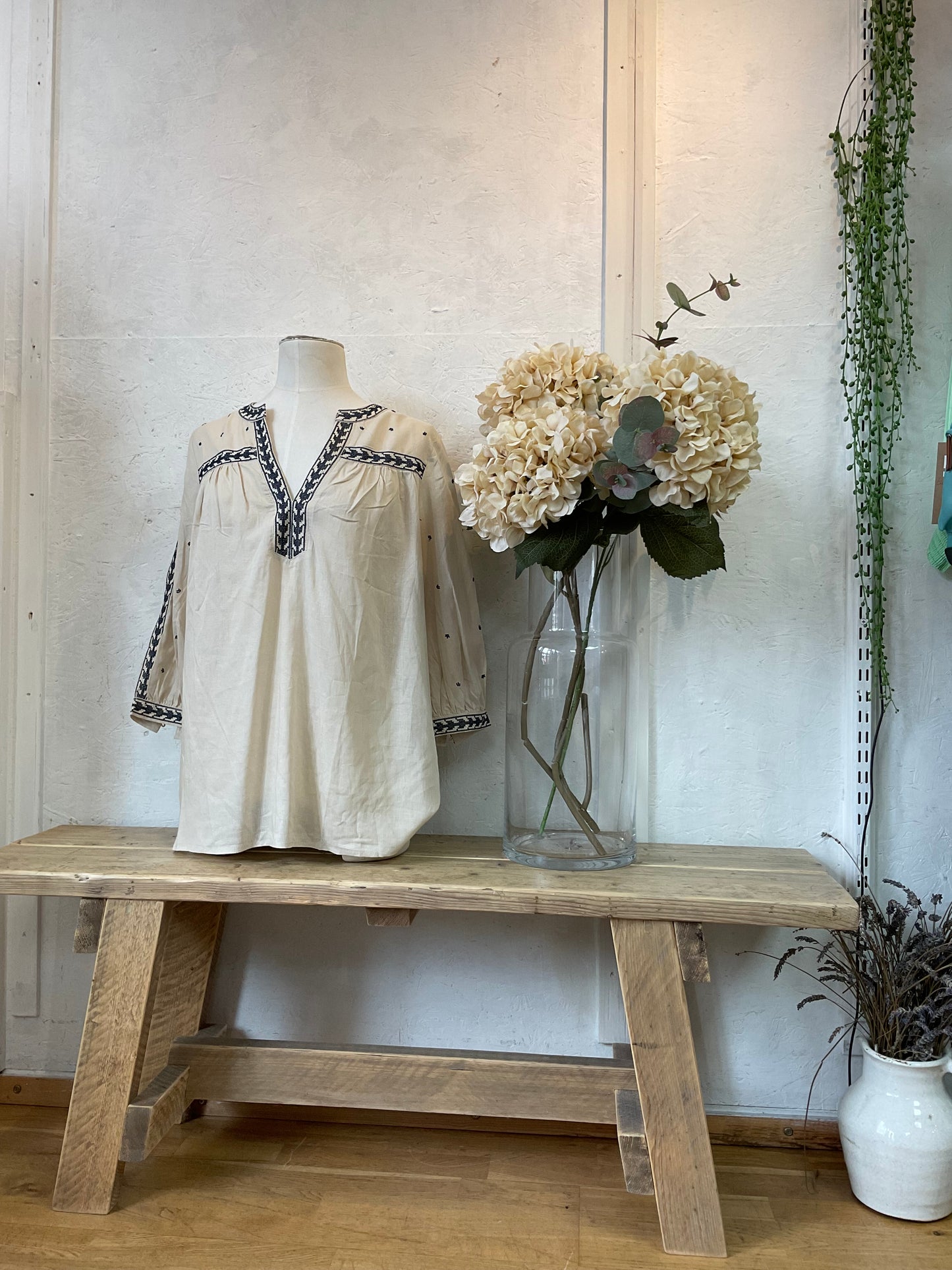 Pipa detail trimmed blouse