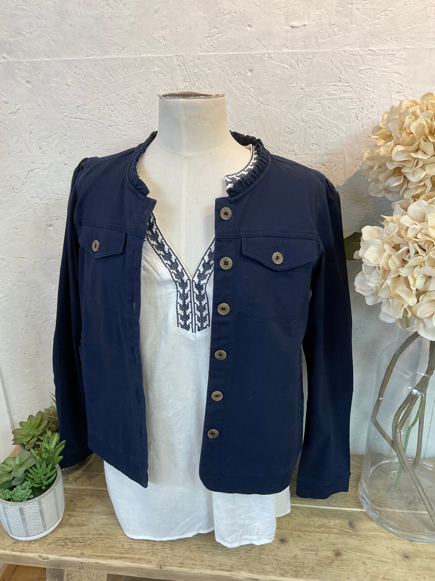Pipa detail trimmed blouse