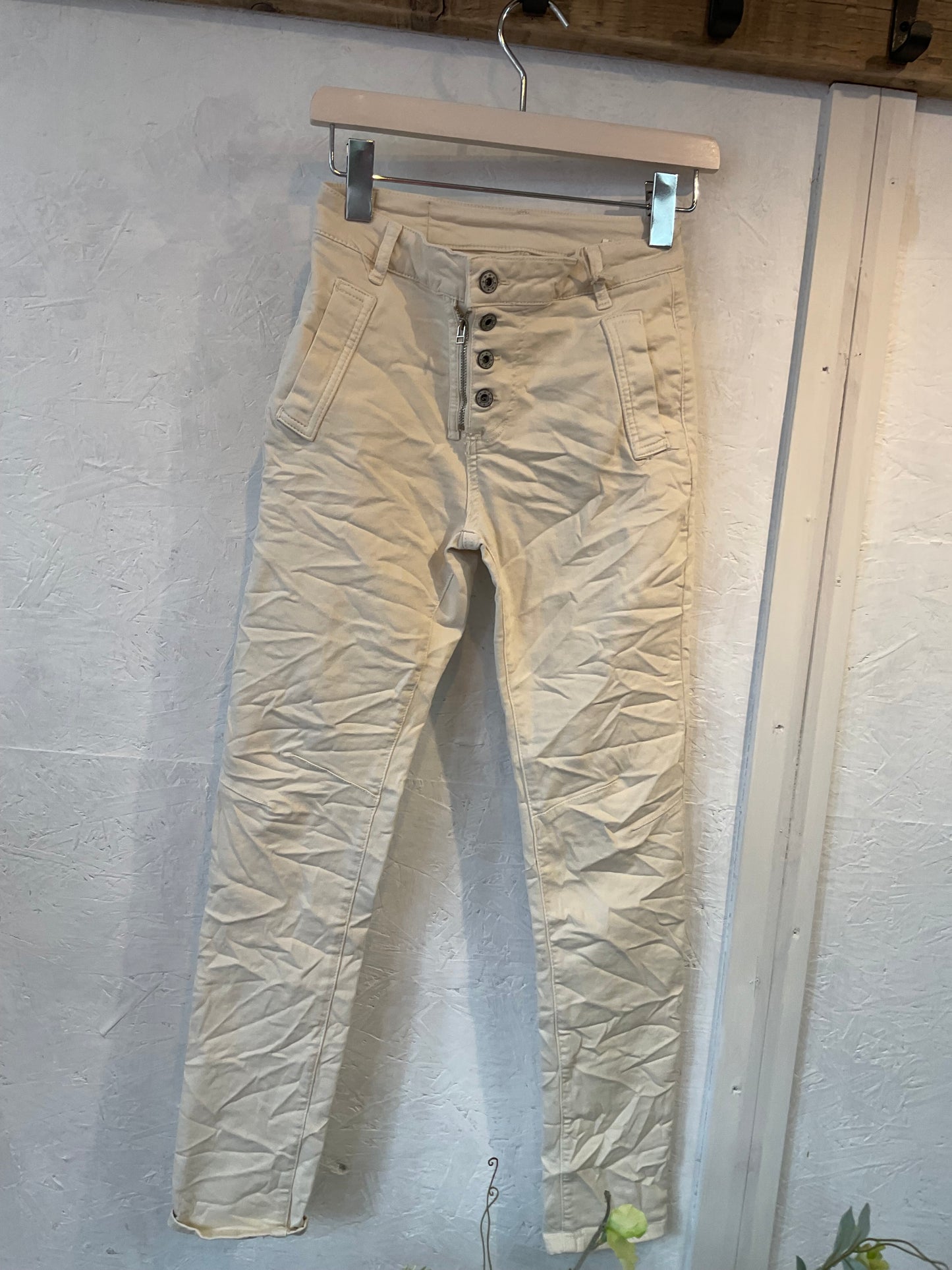 Melly &Co jeans so many colours in stock