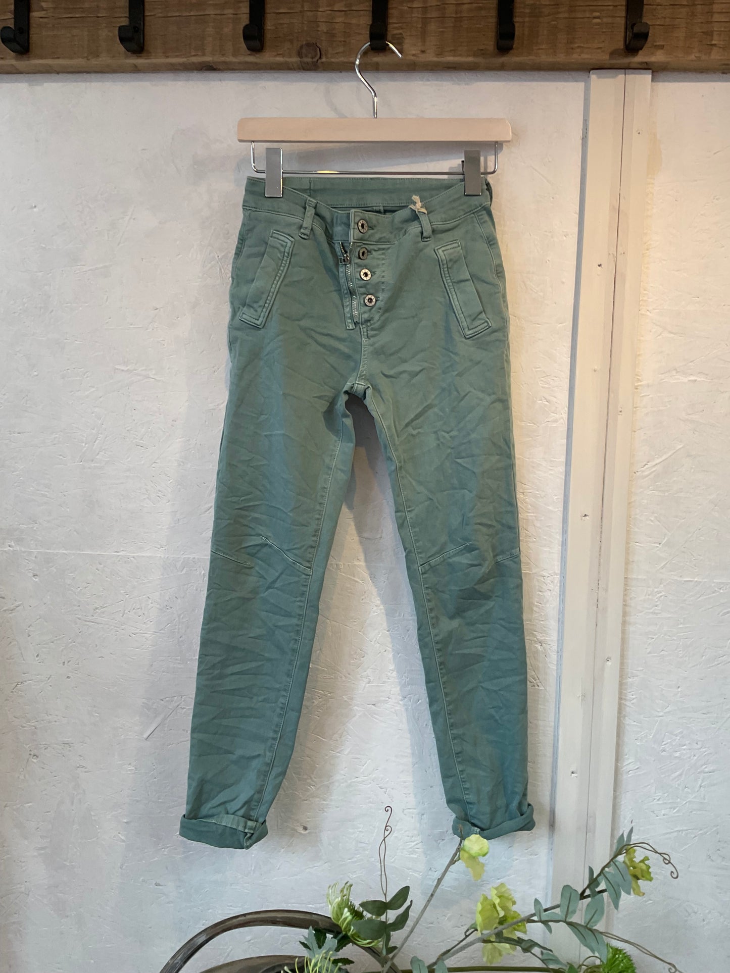 Melly &Co jeans so many colours in stock