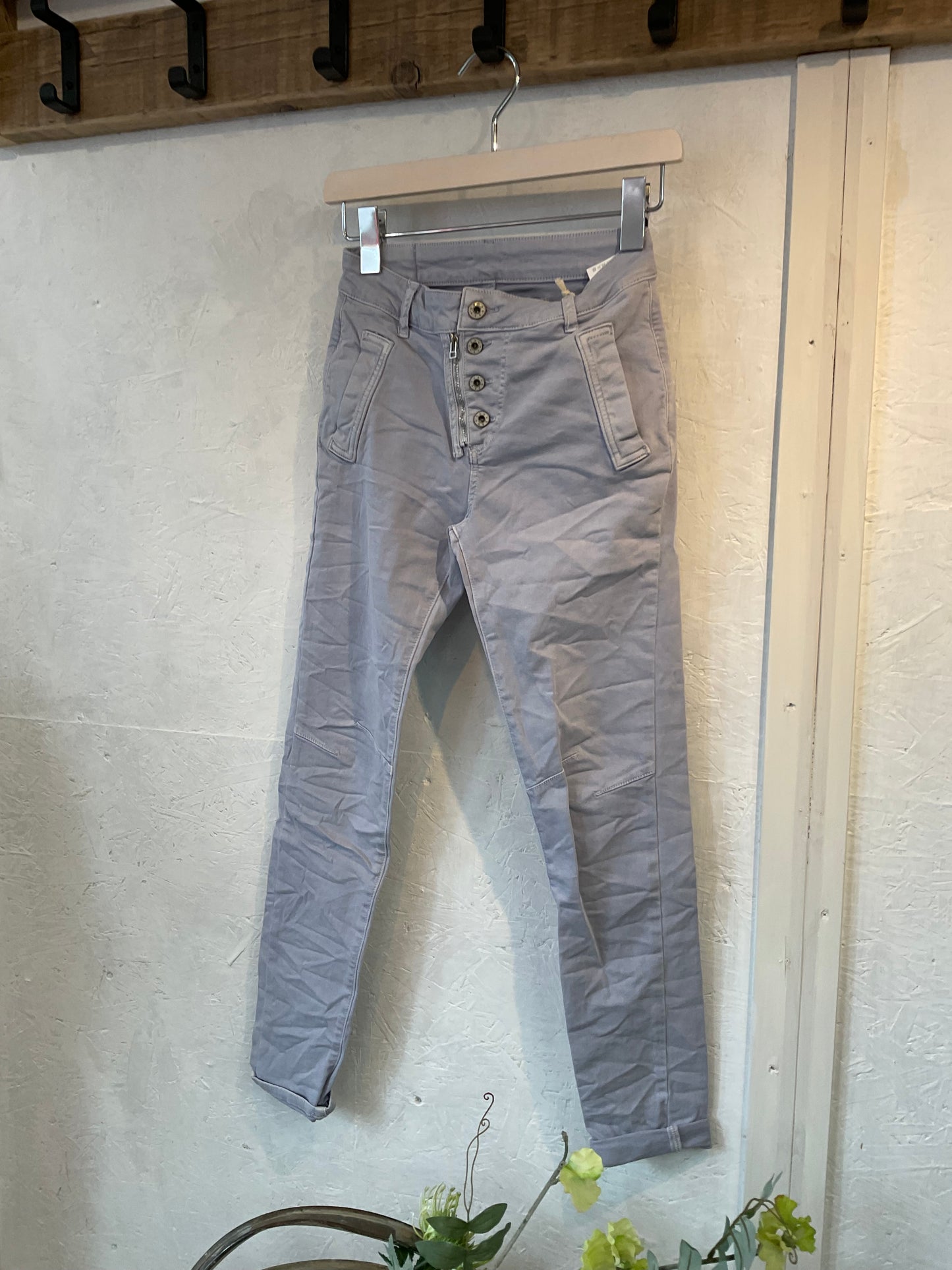 Melly &Co jeans so many colours in stock