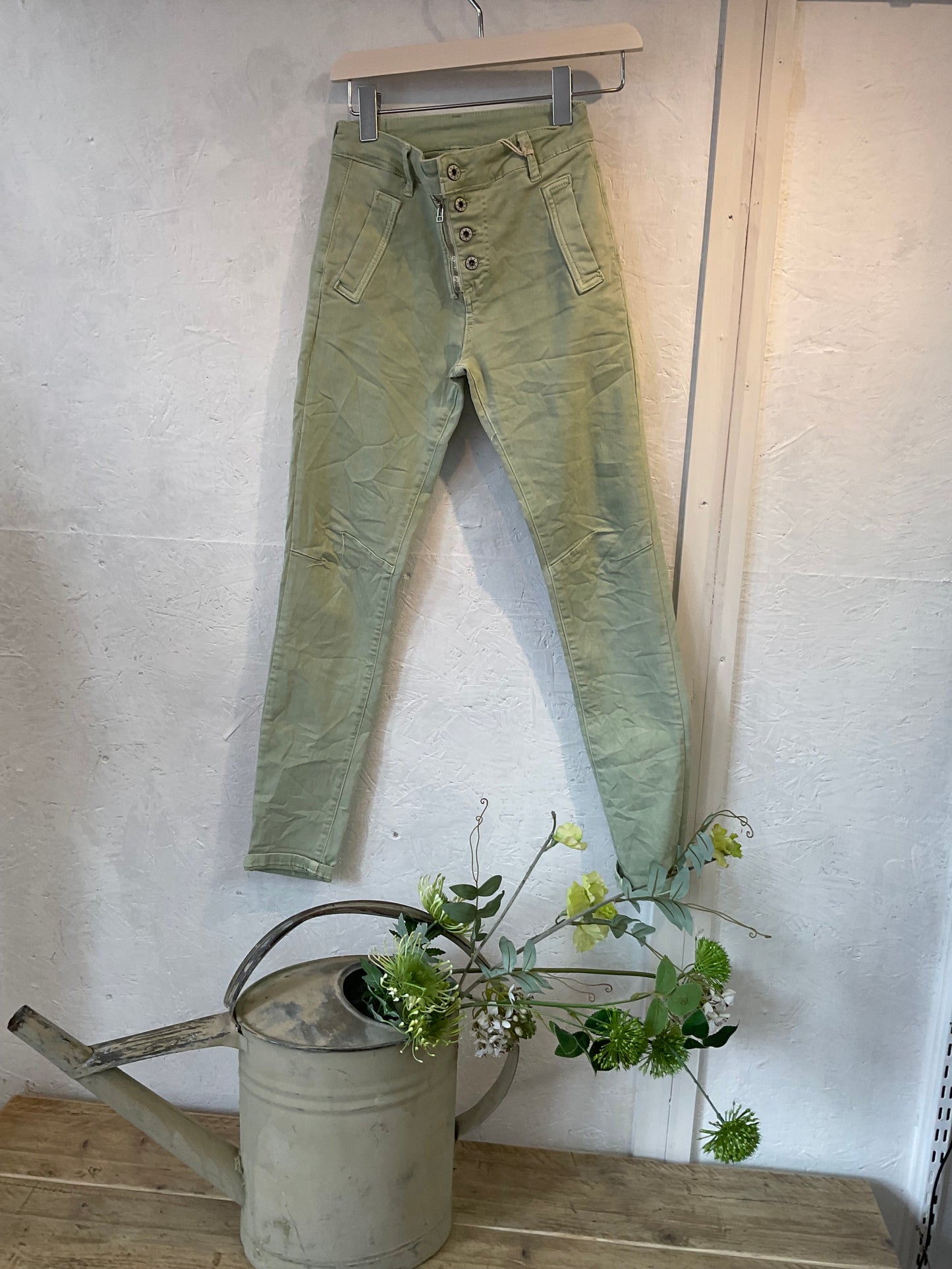Melly &Co jeans so many colours in stock