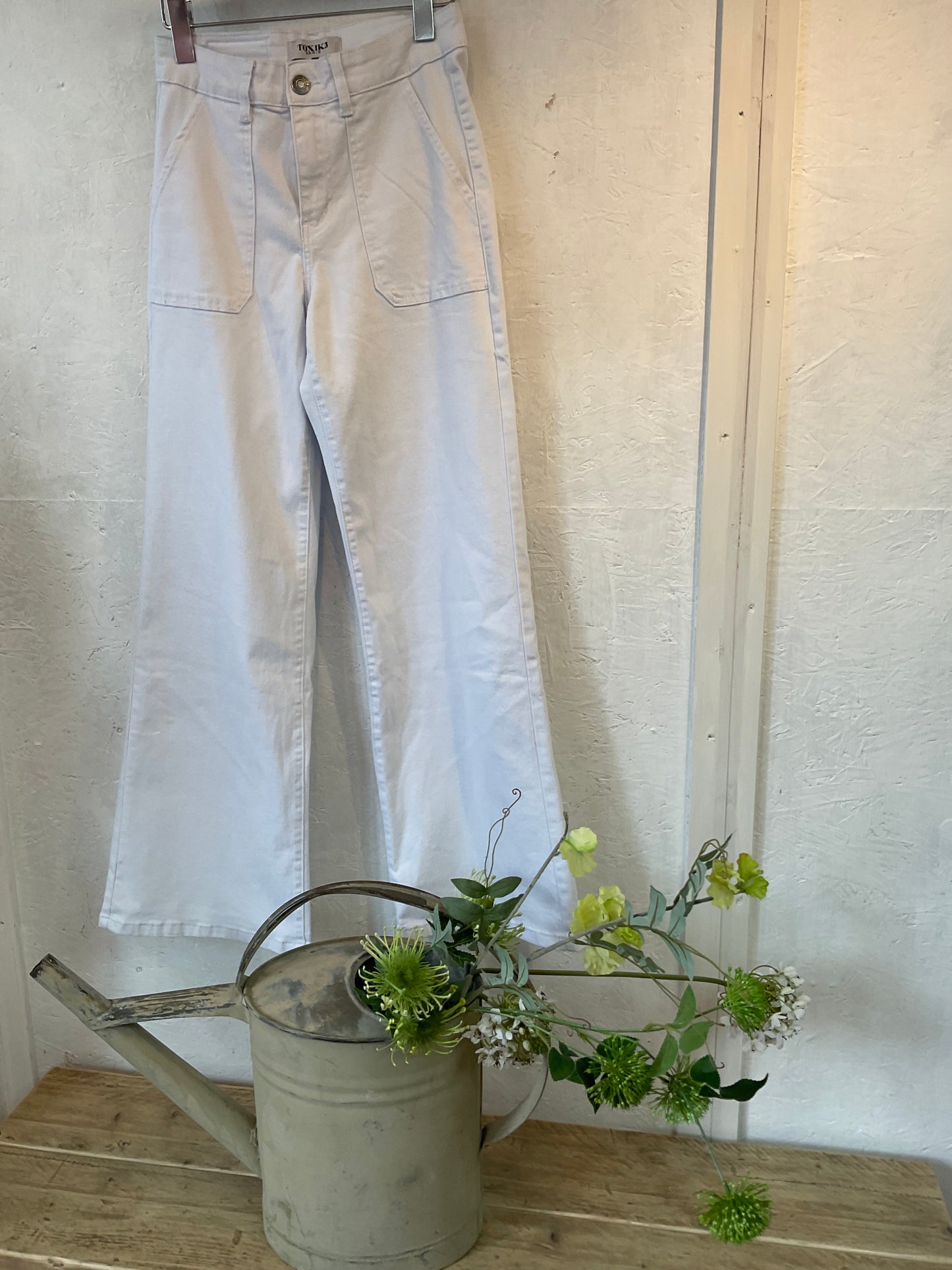 Toxik white flares