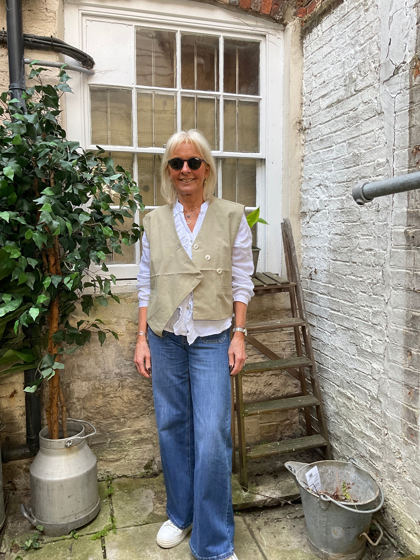 Darcy beige waistcoat