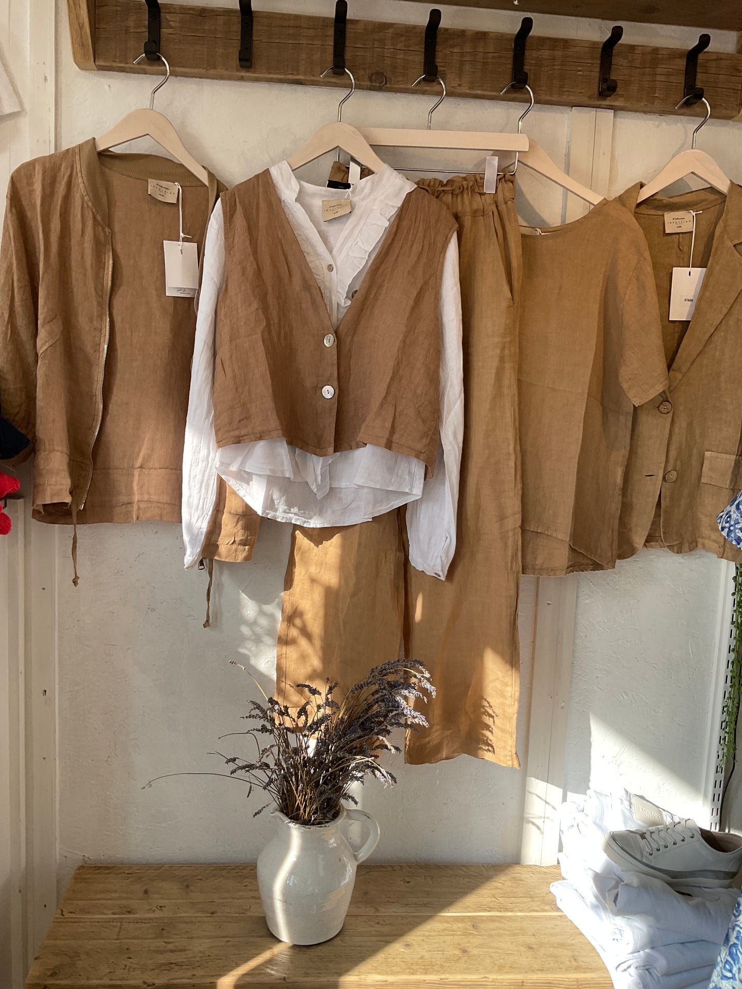 Stella linen waistcoat in dessert sand